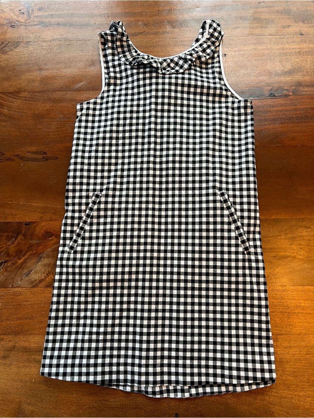 Tyler Boe Small Black/ White Ruffle Neck Shift Sleeveless Dress size s  Pockets